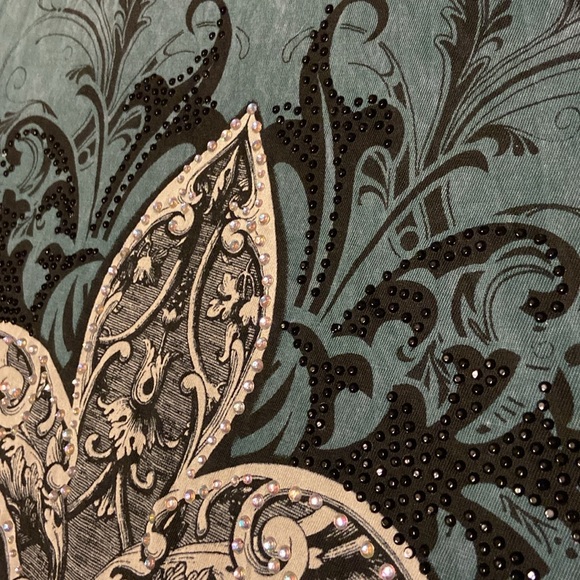 Vocal Brand Rhinestone fleur de le T Shirt. 100% cotton. Size Large. Never worn. - Picture 7 of 10